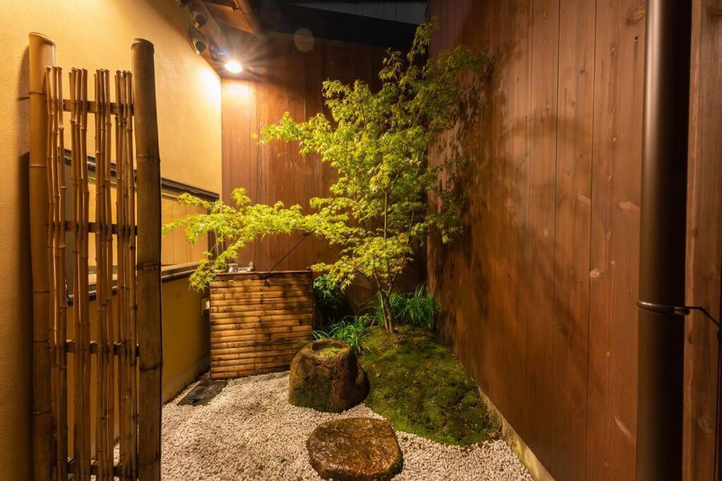 祇園せいじ庵。お風呂が素敵な貸切京町家。Netflix見放題。 Villa Kyoto Exterior photo